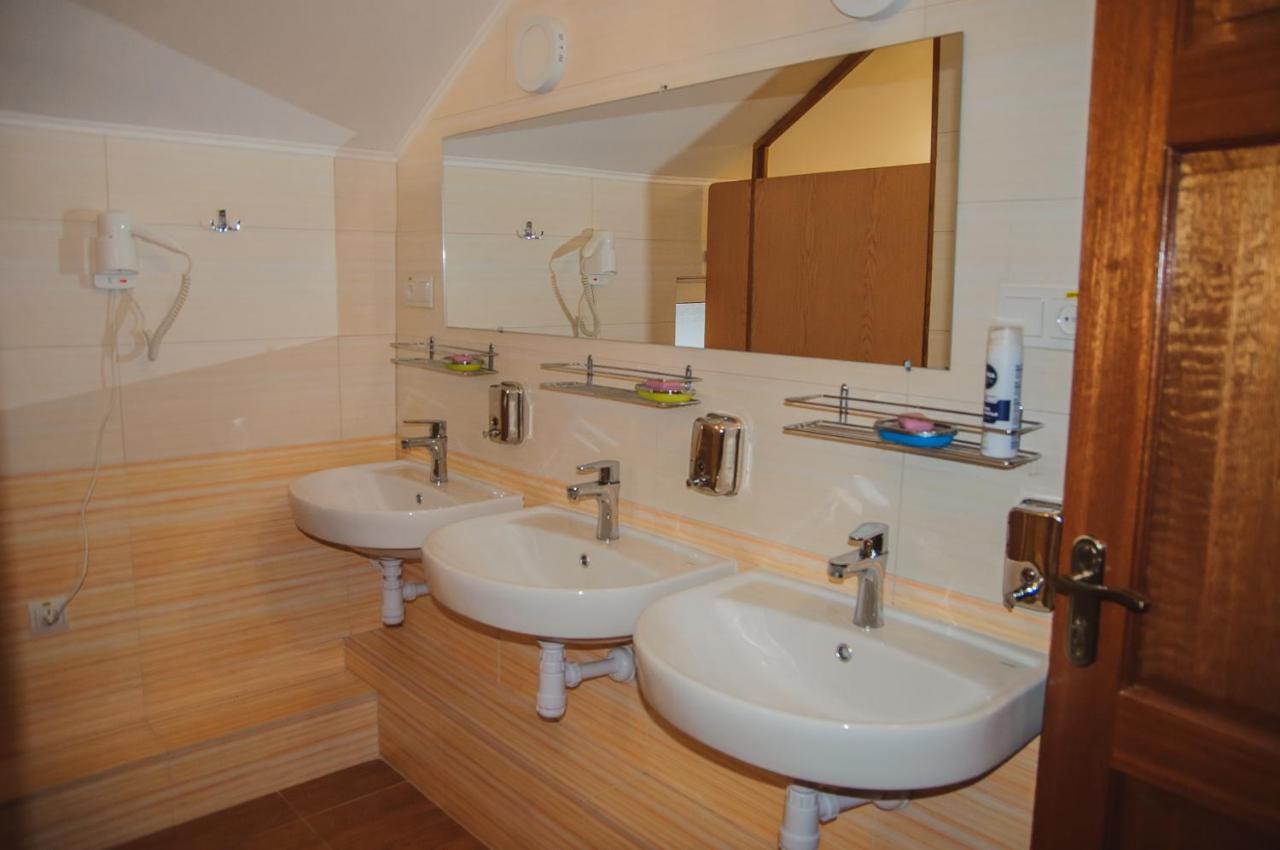 Hostel Stozhary Тернополь Экстерьер фото