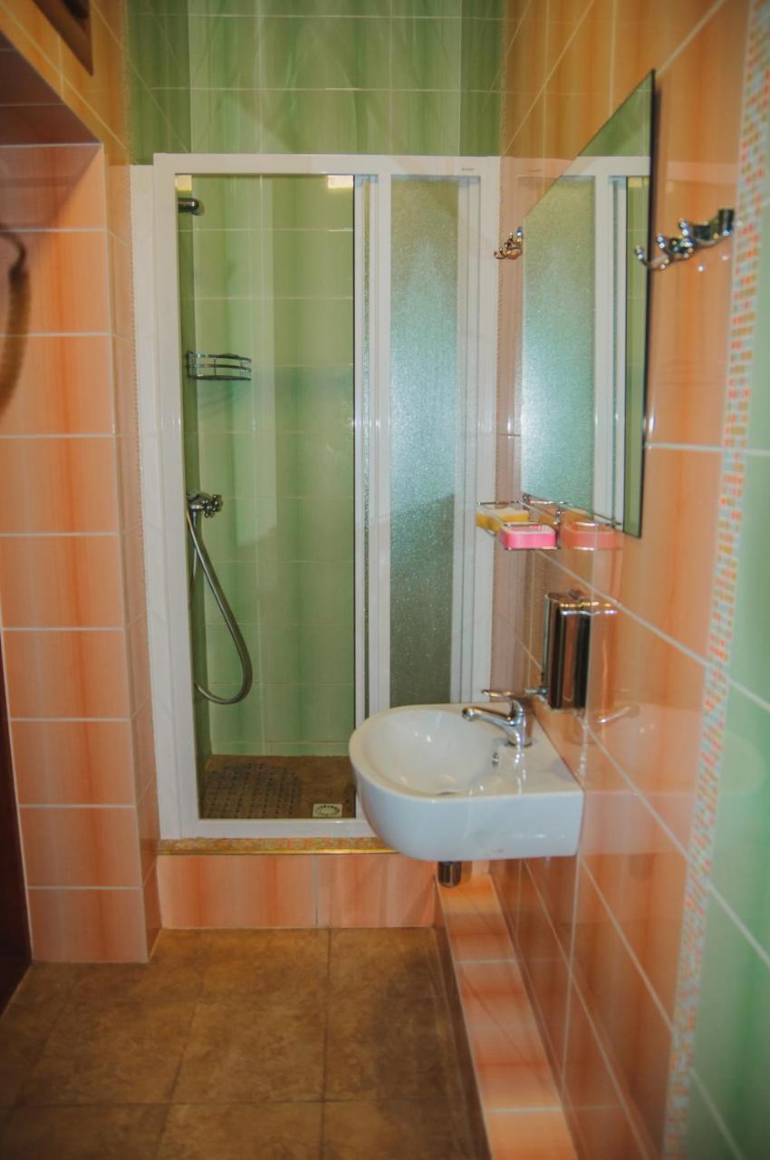 Hostel Stozhary Тернополь Экстерьер фото